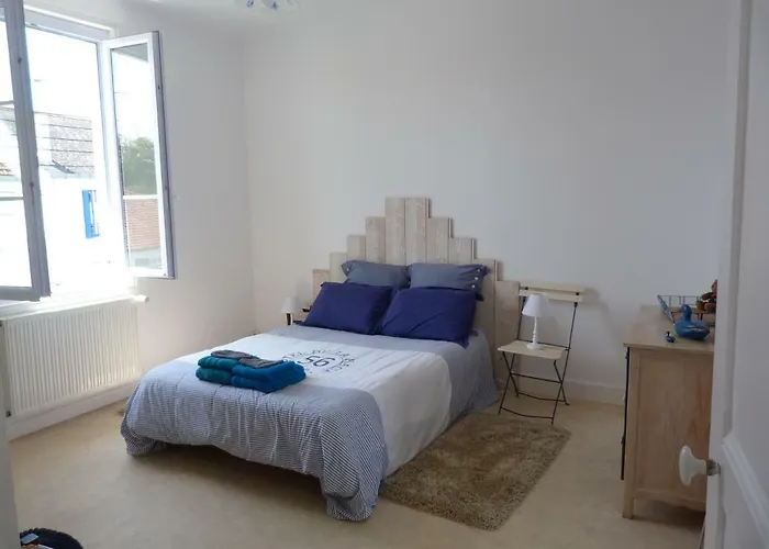 à Pied - Grand Lumineux - Ménage Et Linge Non Compris Apartamento